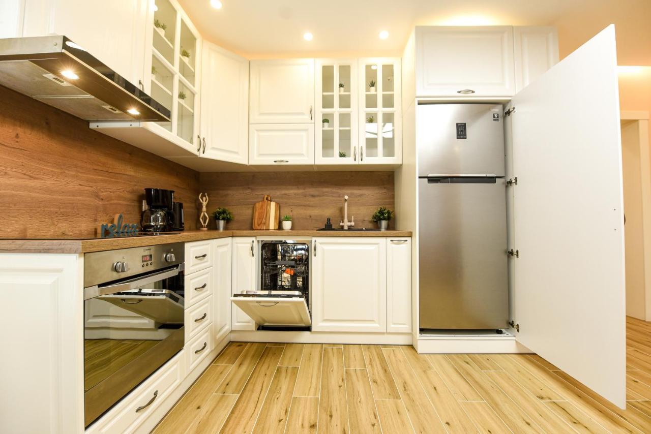 Vine Leaf - Ideal Brasov 2 BR Apartment Eksteriør billede